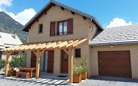 Le Pre Fleuri A Guillestre - Appartements Neufs Classes Meubles De Tourisme 3 Etoiles - Parking Privatif